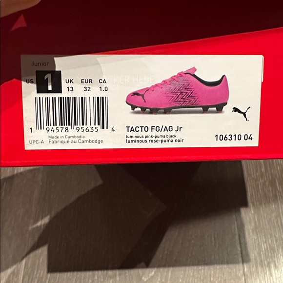 Puma Kids Soccer Shoes Size 1 - Picture 6 of 6